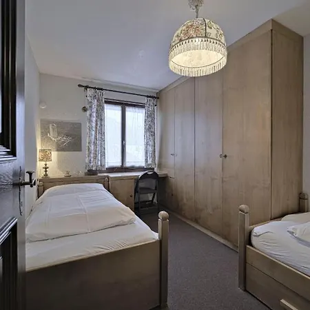 Apartment Chesa Murtiroel -
