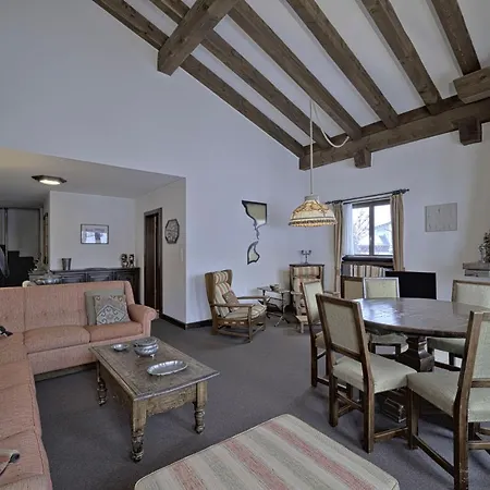 Apartment Chesa Murtiroel -